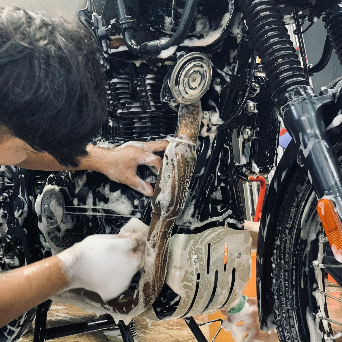 លាងម៉ូតូ